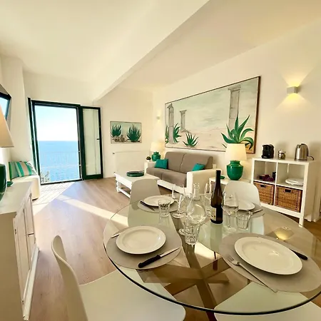 Mimosa Seafront - Free Parking Wi-fi アパート ヴァラッツェ