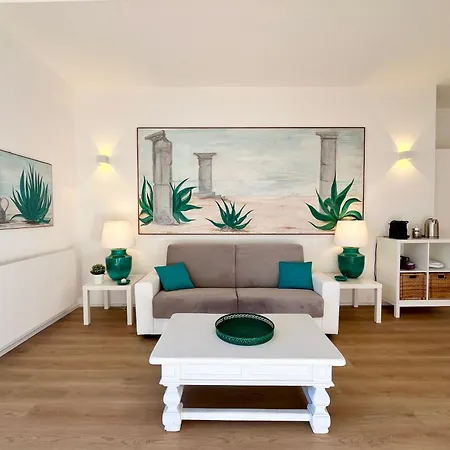 Апартаменты Mimosa Seafront - Free Parking Wi-fi