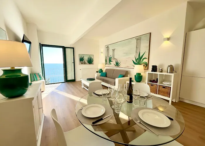 Mimosa Seafront - Free Parking Wi-fi アパート ヴァラッツェ